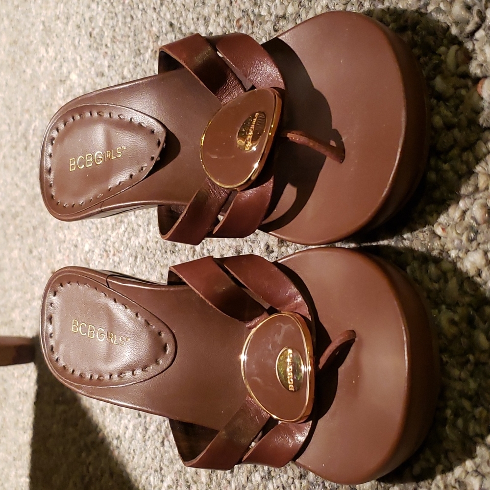 **BRAND NEW** BCBGirl Brown Leather Wedges with Gold Hardwear Size 6 1/2 US